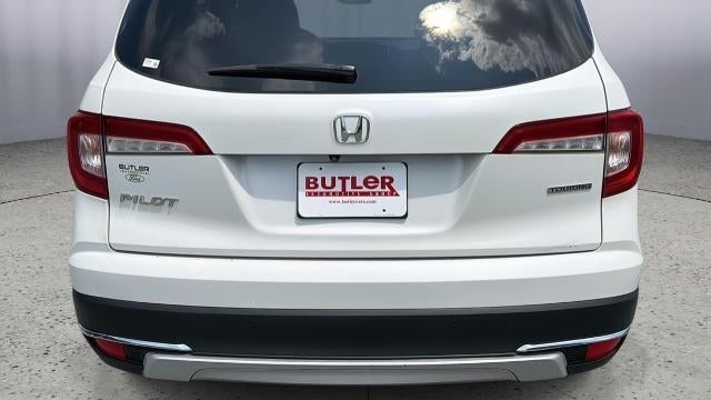 2019 Honda Pilot Touring w/Rear Captain's Chairs