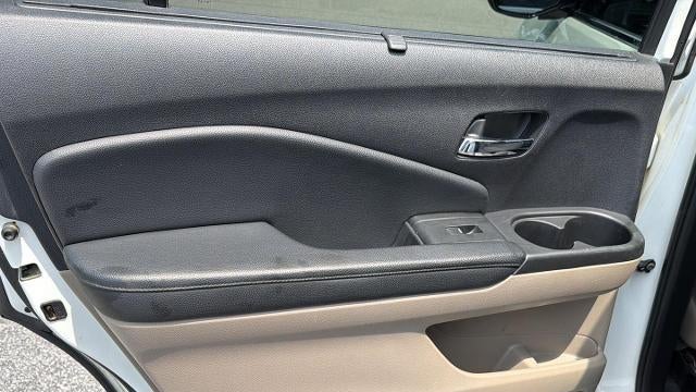 2019 Honda Pilot Touring w/Rear Captain's Chairs