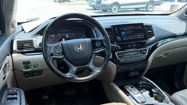 2019 Honda Pilot Touring w/Rear Captain's Chairs