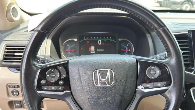 2019 Honda Pilot Touring w/Rear Captain's Chairs