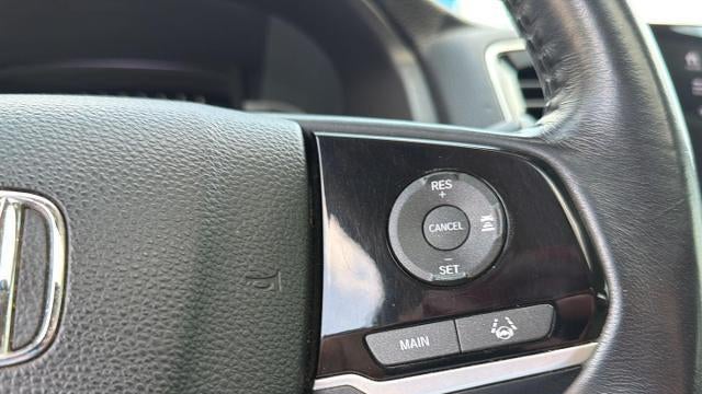 2019 Honda Pilot Touring w/Rear Captain's Chairs