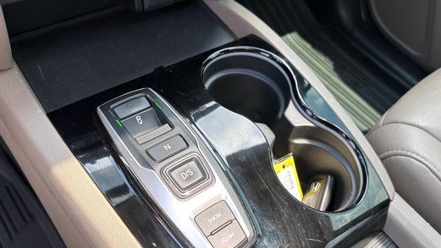 2019 Honda Pilot Touring w/Rear Captain's Chairs