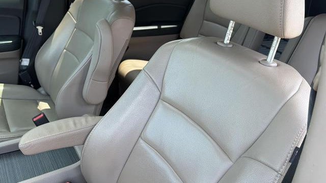 2019 Honda Pilot Touring w/Rear Captain's Chairs