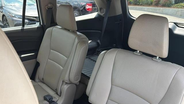 2019 Honda Pilot Touring w/Rear Captain's Chairs