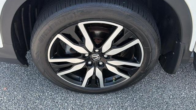2019 Honda Pilot Touring w/Rear Captain's Chairs