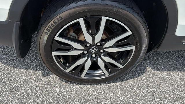 2019 Honda Pilot Touring w/Rear Captain's Chairs