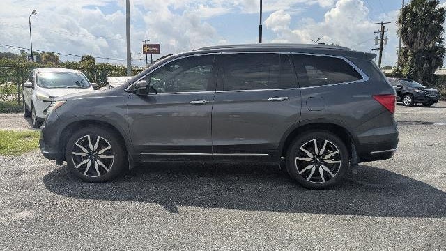 2019 Honda Pilot Touring w/Rear Captain's Chairs