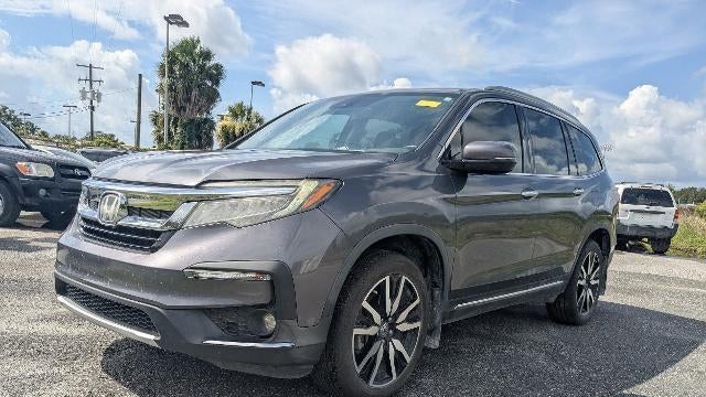 2019 Honda Pilot Touring w/Rear Captain's Chairs
