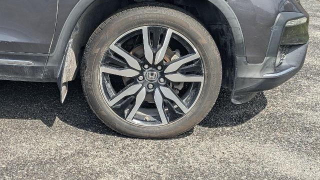 2019 Honda Pilot Touring w/Rear Captain's Chairs