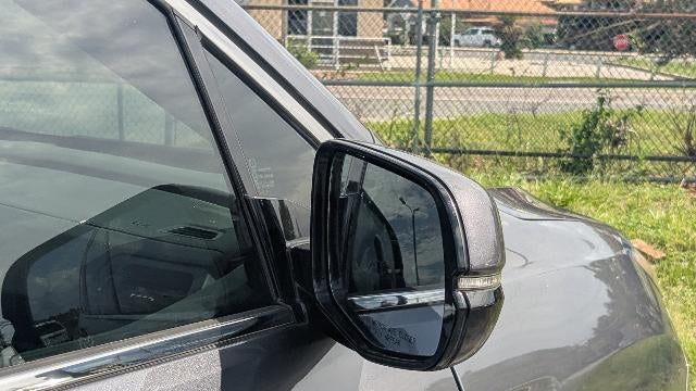 2019 Honda Pilot Touring w/Rear Captain's Chairs