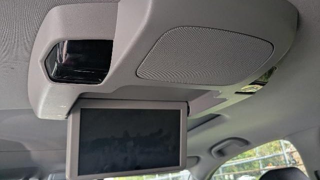 2019 Honda Pilot Touring w/Rear Captain's Chairs