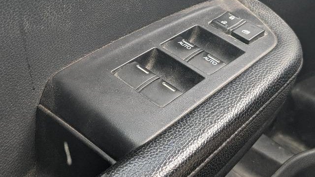 2019 Honda Pilot Touring w/Rear Captain's Chairs