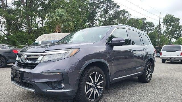 2020 Honda Pilot Touring w/Rear Captain's Chairs