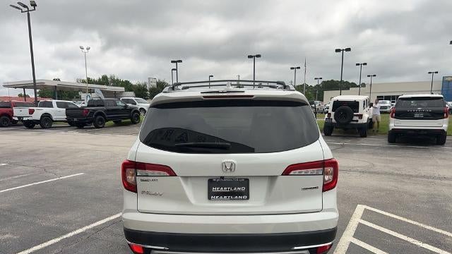 2021 Honda Pilot Touring w/Rear Captain's Chairs