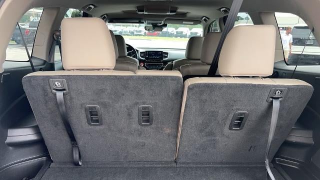 2021 Honda Pilot Touring w/Rear Captain's Chairs