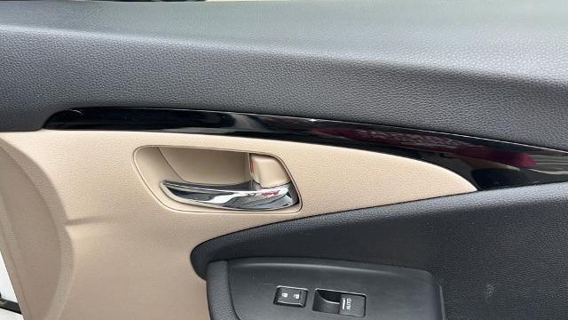 2021 Honda Pilot Touring w/Rear Captain's Chairs