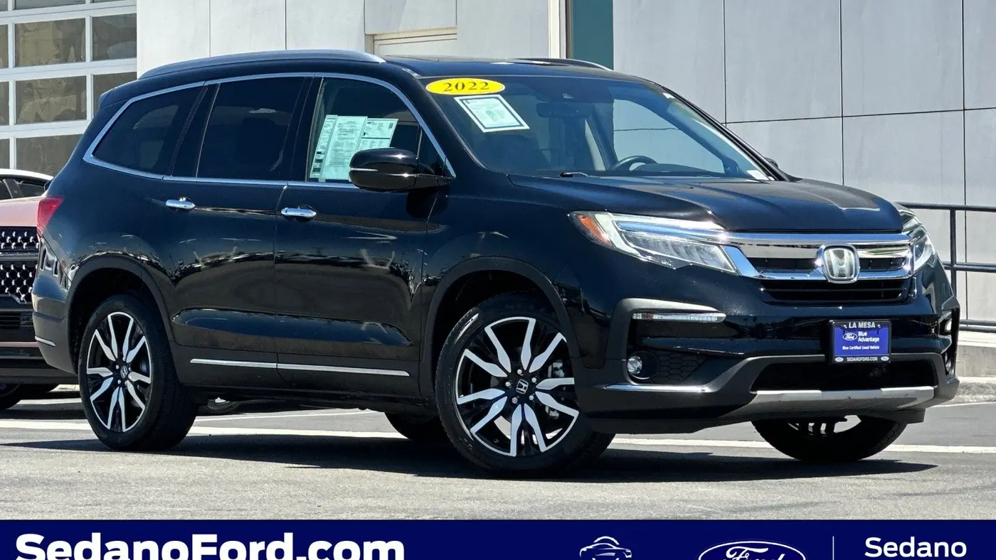 Preowned 2022 Honda Pilot Touring w/Rear Captain's Chairs for Sale