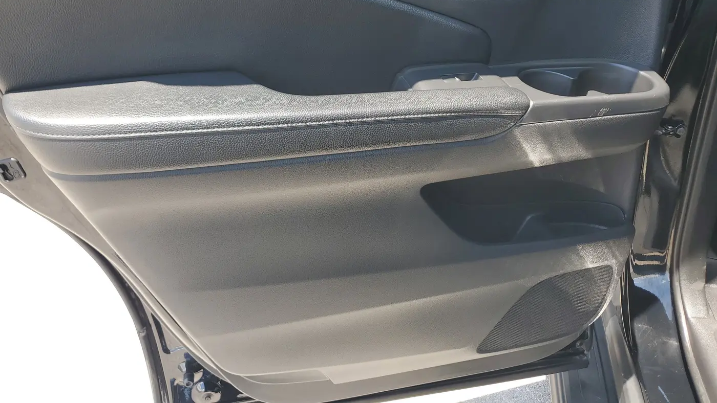 2022 Honda Pilot Touring w/Rear Captain's Chairs