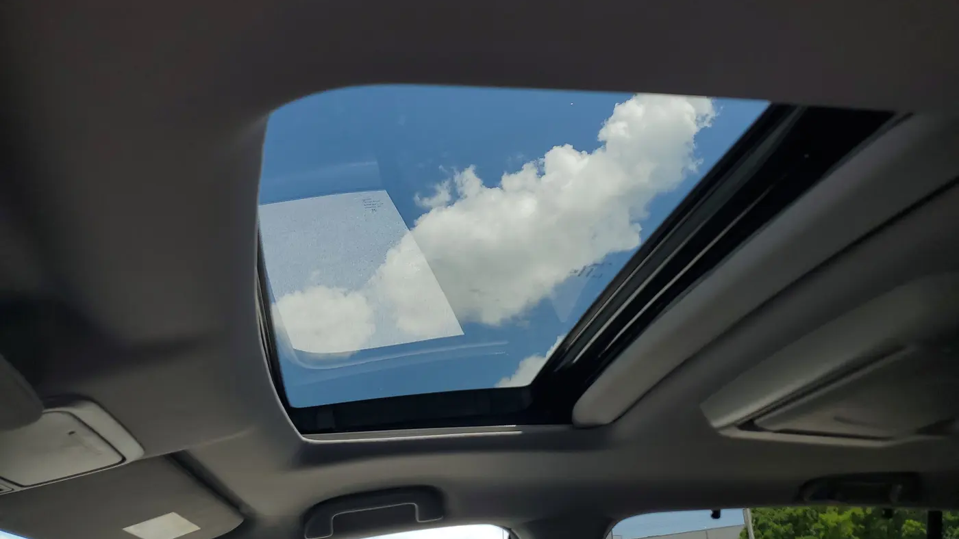 2022 Honda Pilot Touring w/Rear Captain's Chairs