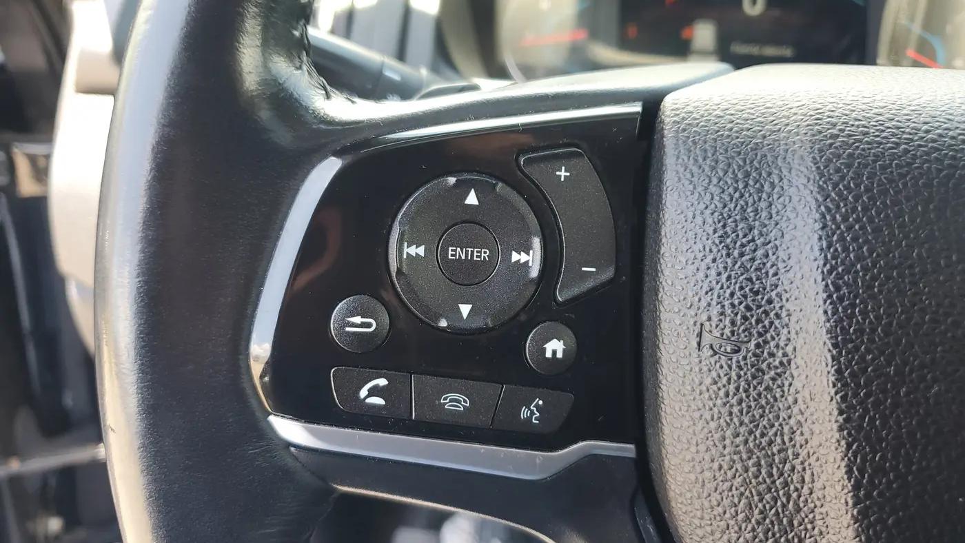 2022 Honda Pilot Touring w/Rear Captain's Chairs