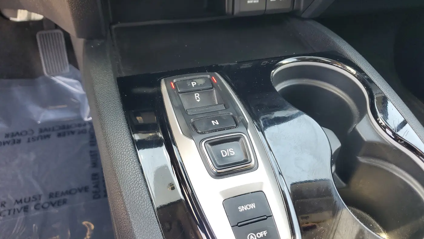 2022 Honda Pilot Touring w/Rear Captain's Chairs