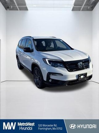 2022 Honda Pilot with Crystal Black Pearl Exterior