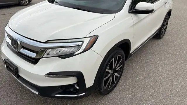 2019 Honda Pilot Touring w/Rear Captain's Chairs