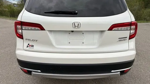 2019 Honda Pilot Touring w/Rear Captain's Chairs