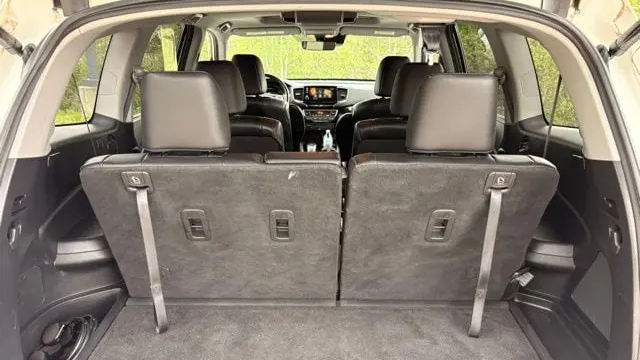 2019 Honda Pilot Touring w/Rear Captain's Chairs