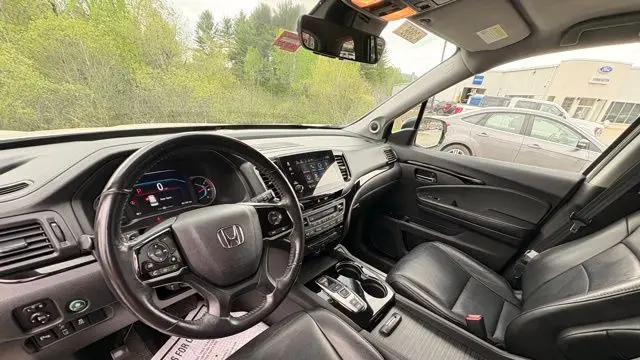 2019 Honda Pilot Touring w/Rear Captain's Chairs
