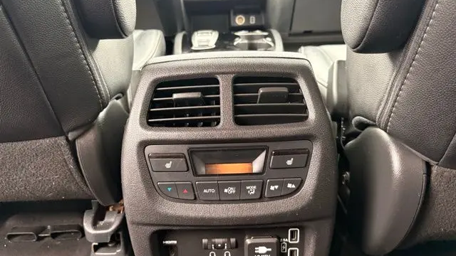 2019 Honda Pilot Touring w/Rear Captain's Chairs