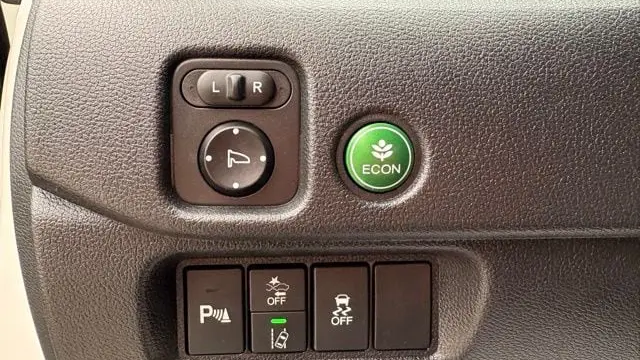 2019 Honda Pilot Touring w/Rear Captain's Chairs
