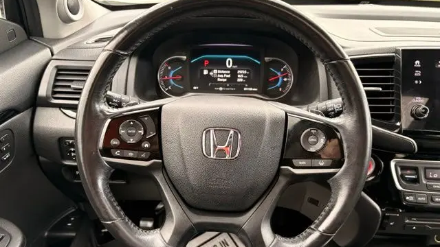 2019 Honda Pilot Touring w/Rear Captain's Chairs