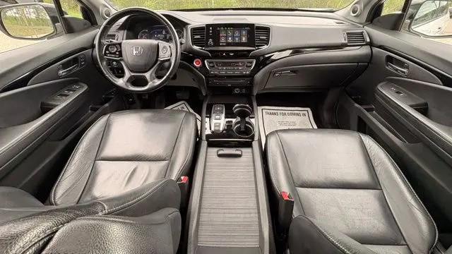 2019 Honda Pilot Touring w/Rear Captain's Chairs