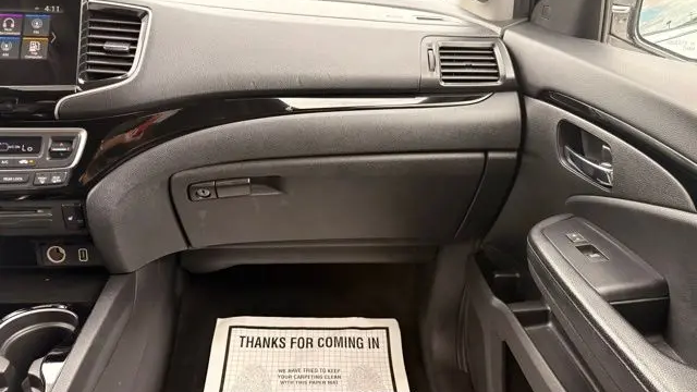 2019 Honda Pilot Touring w/Rear Captain's Chairs