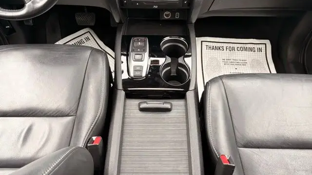 2019 Honda Pilot Touring w/Rear Captain's Chairs
