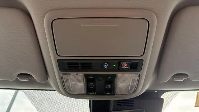 2019 Honda Pilot Touring w/Rear Captain's Chairs