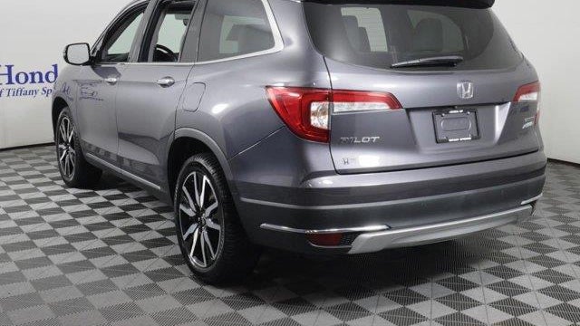 2021 Honda Pilot Touring w/Rear Captain's Chairs