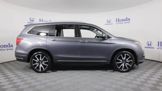 2021 Honda Pilot Touring w/Rear Captain's Chairs