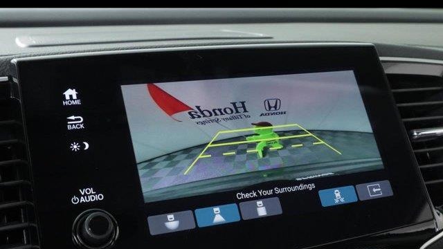 2021 Honda Pilot Touring w/Rear Captain's Chairs