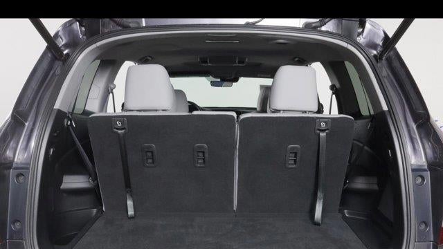 2021 Honda Pilot Touring w/Rear Captain's Chairs