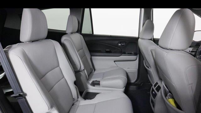 2021 Honda Pilot Touring w/Rear Captain's Chairs
