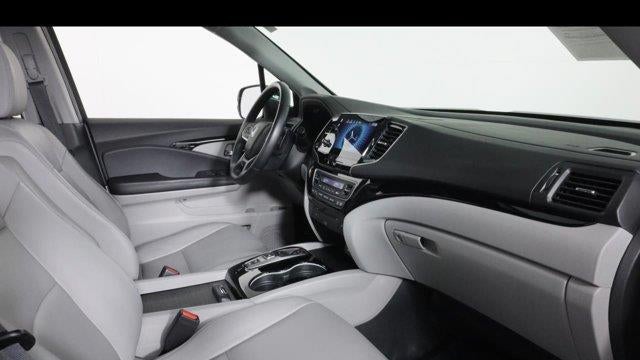 2021 Honda Pilot Touring w/Rear Captain's Chairs