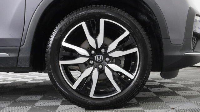 2021 Honda Pilot Touring w/Rear Captain's Chairs
