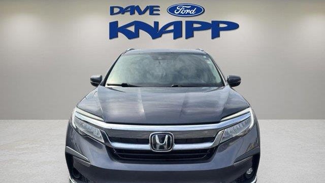 2022 Honda Pilot Touring w/Rear Captain's Chairs