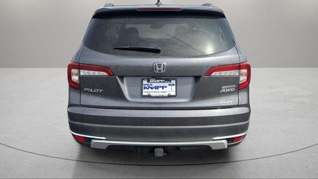 2022 Honda Pilot Touring w/Rear Captain's Chairs