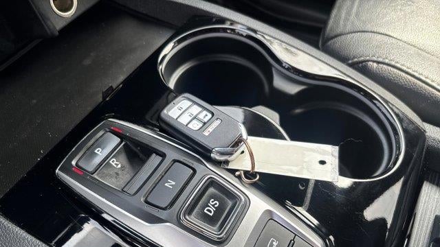 2022 Honda Pilot Touring w/Rear Captain's Chairs