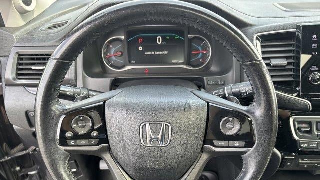 2022 Honda Pilot Touring w/Rear Captain's Chairs