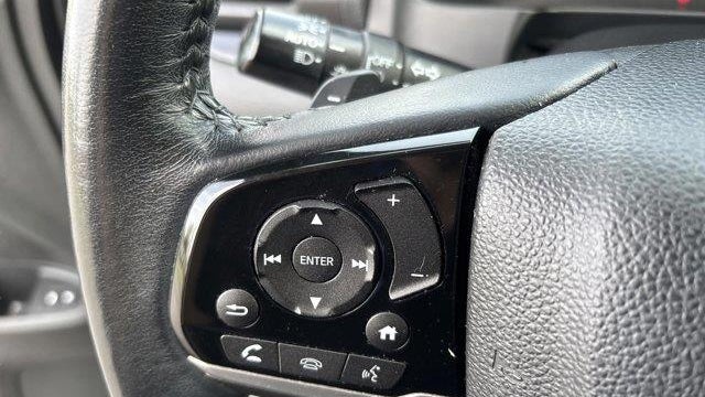 2022 Honda Pilot Touring w/Rear Captain's Chairs
