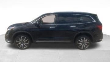 2019 Honda Pilot Touring w/Rear Captain's Chairs
